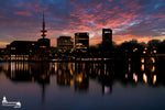 Binnenalster bei Abenddämmerung mit Skyline und Lichtern