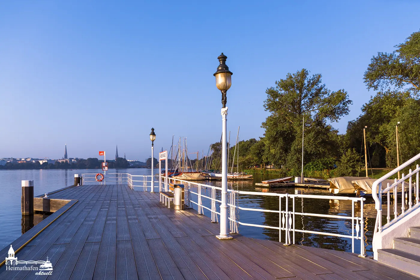 Sonnenaufgang am Alsteranleger Rabenstraße in Hamburg