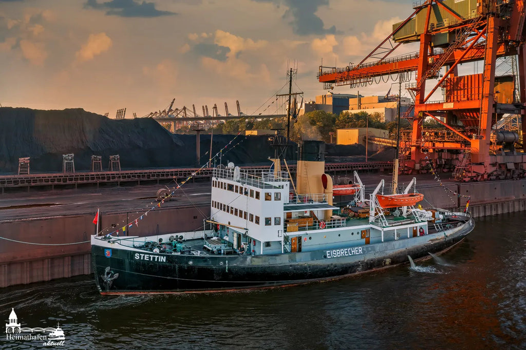 Dampf-Eisbrecher STETTIN im Hansaport Kohle bunkern