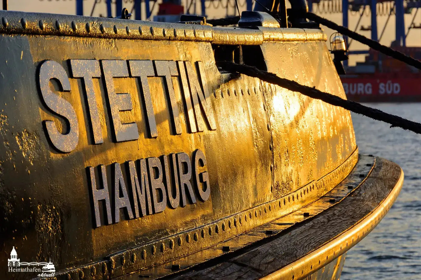 Hamburg Hafen Bilder - Dampf-Eisbrecher STETTIN in der Abendsonne