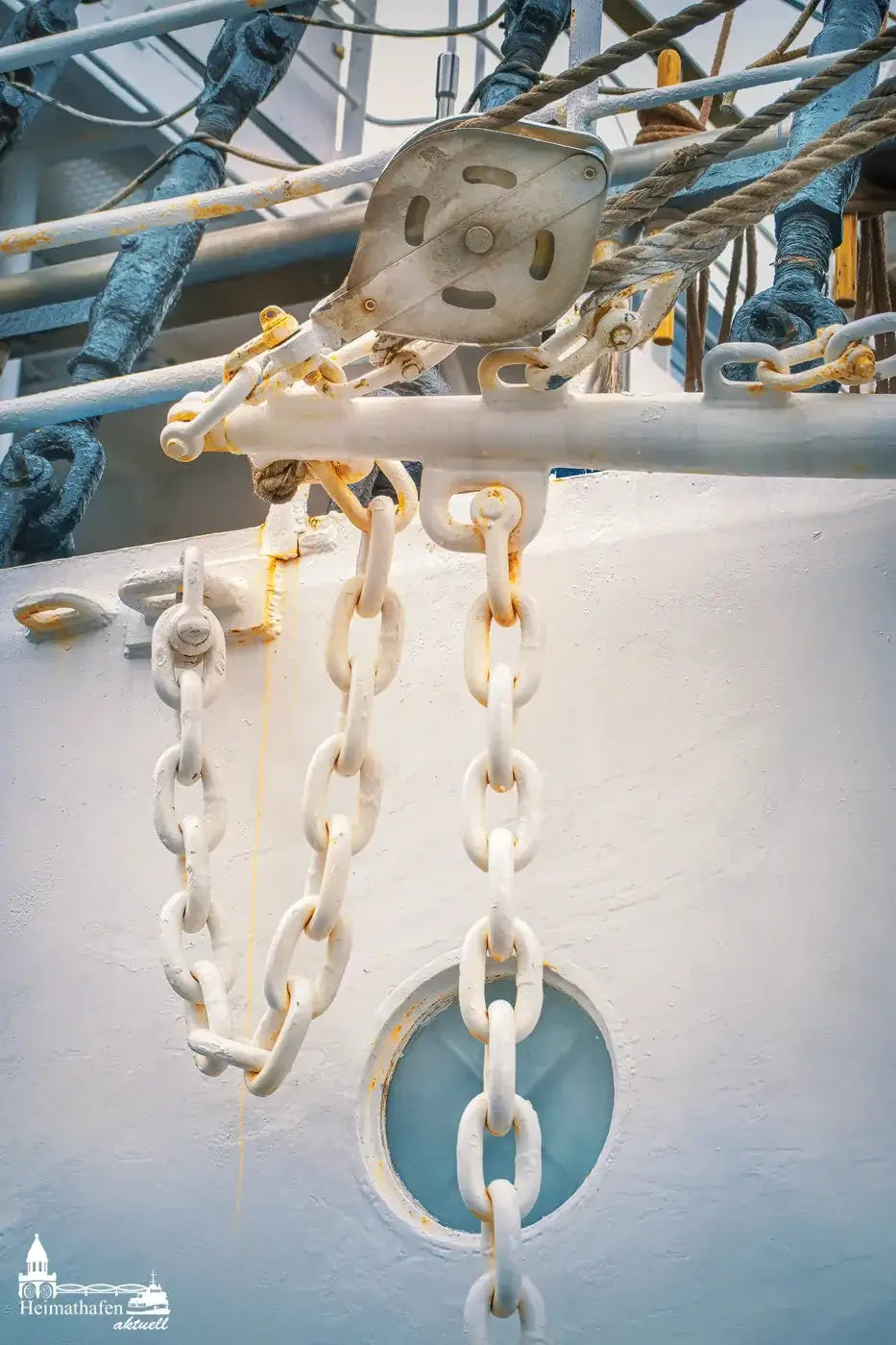 Hamburg Hafen Bilder Details -weisse Schiffsbordwand