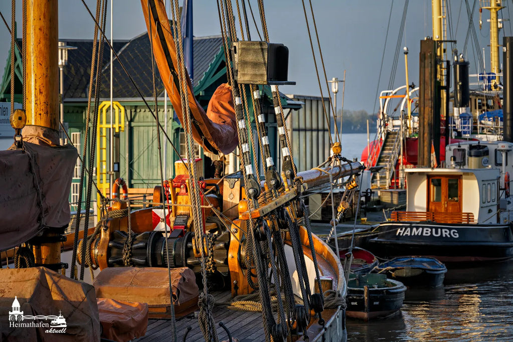 Museumshafen Oevelgönne am Abend