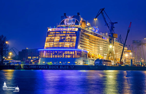 Kreuzfahrtschiff ANTHEMS OF THE SEAS zur blauen Stunde im DOCK 17