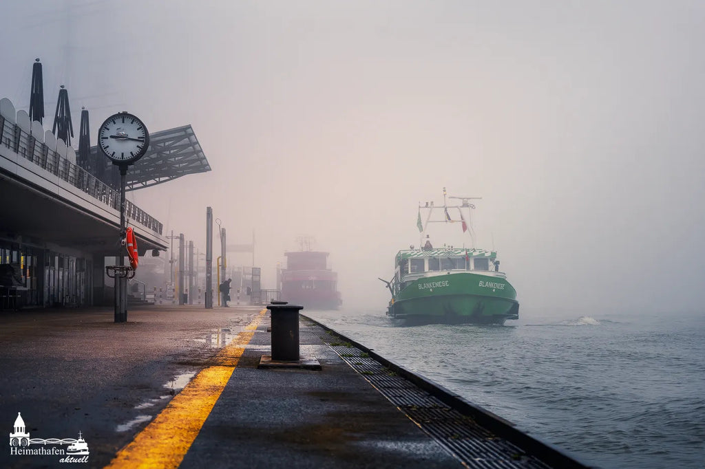 Landungsbrücken im Nebel