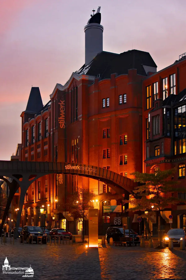 Stilwerkbrücke Hamburg bei Sonnenuntergang