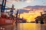 Containerhafen Hamburg Waltershof bei Sonnenuntergang mit HAMBURG SÜD