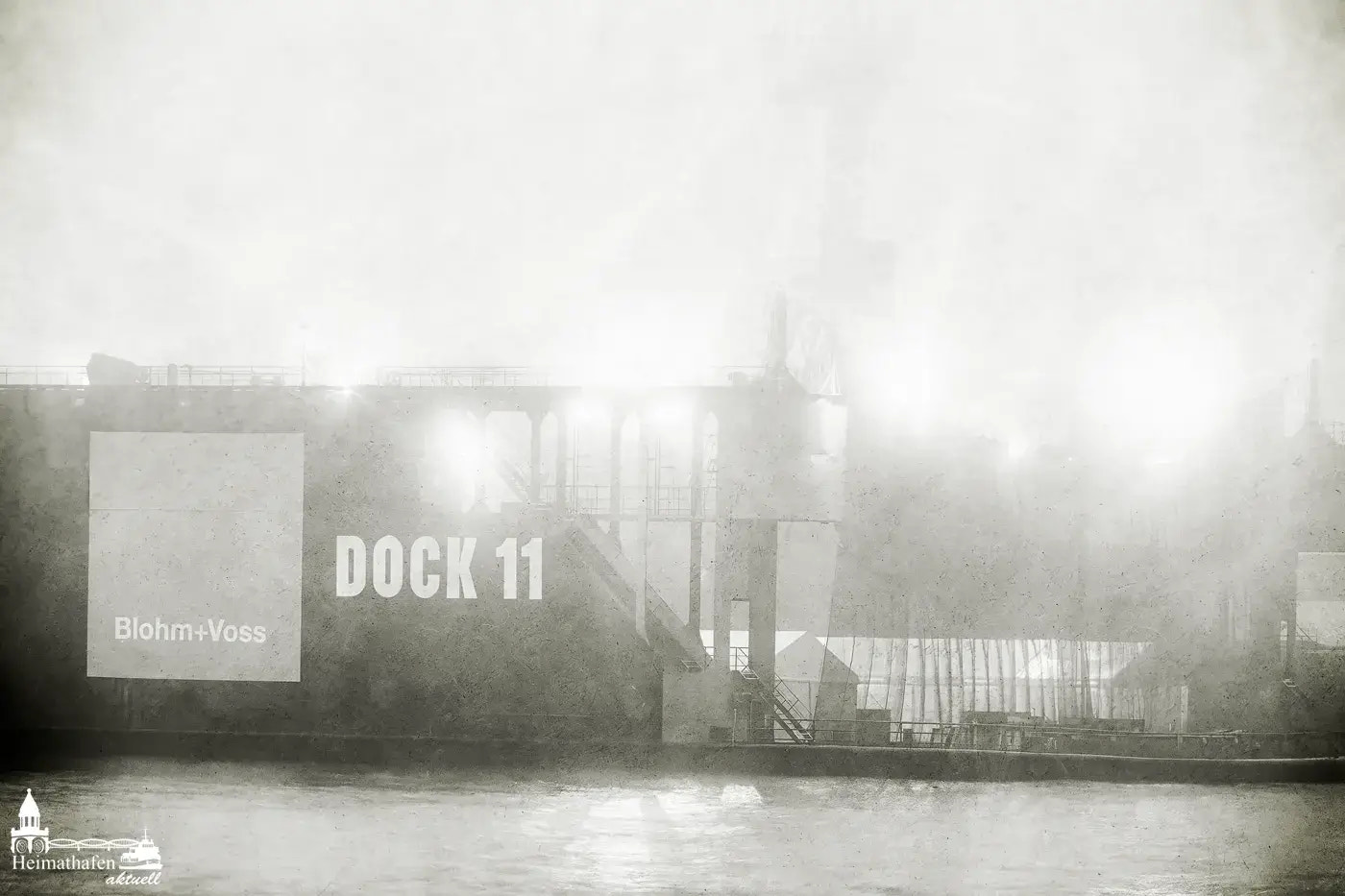 Blohm+Voss DOCK 11 im dichten Morgennebel
