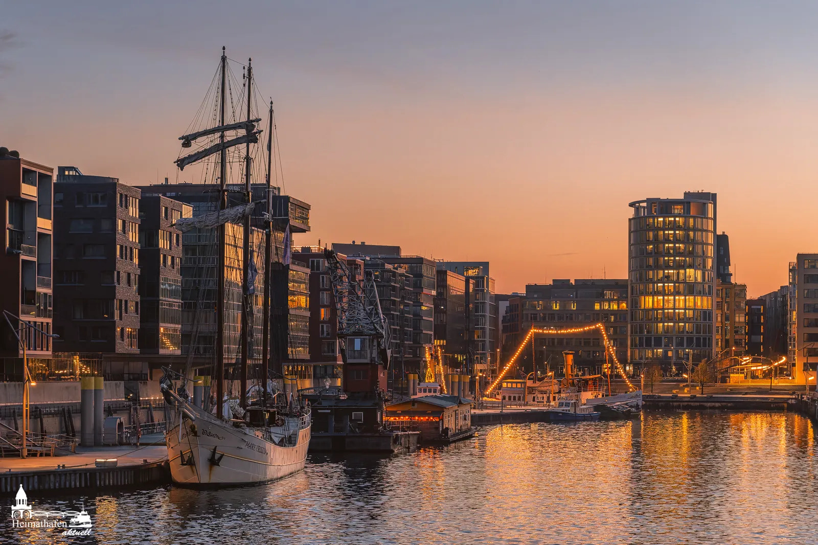 Traditionshafen HafenCity bei Sonnenaufgang – Hamburg Bilder kaufen