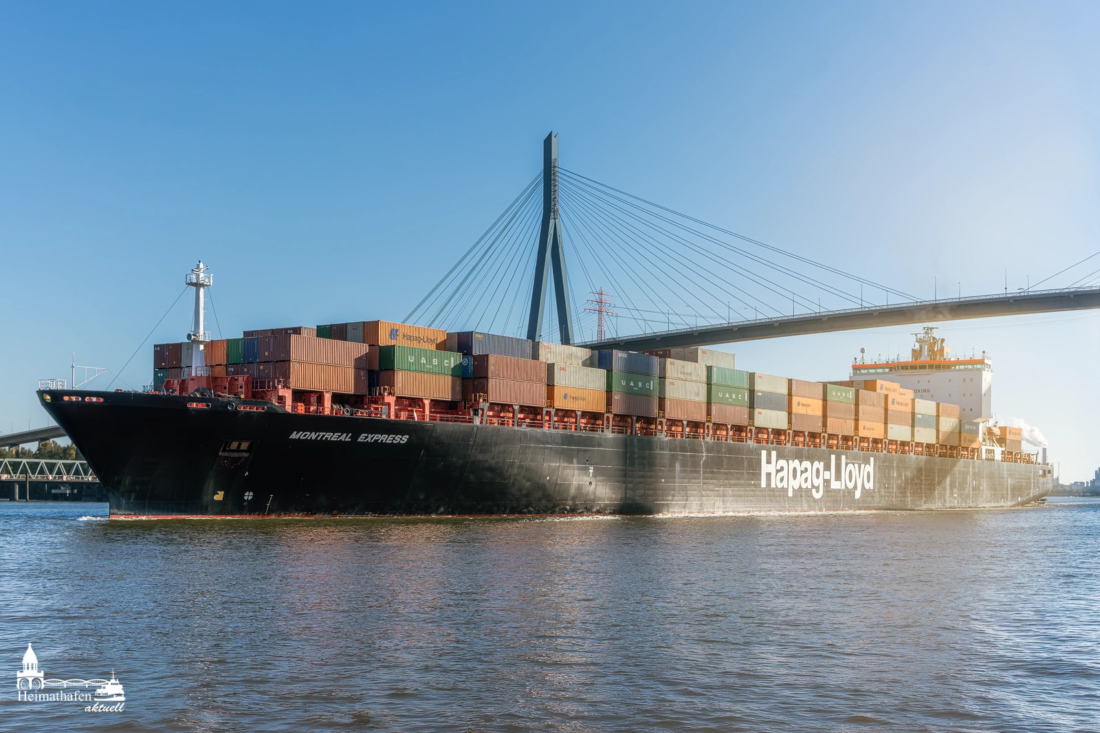 Containerschiff MONTREAL EXPRESS unter der Köhlbrandbrücke – Hamburg Bilder kaufen