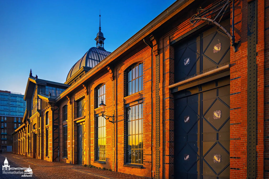 Fischauktionshalle im Sonnenuntergang