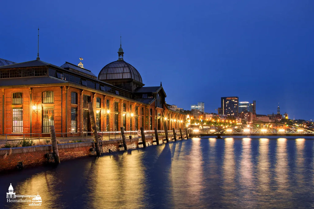 Fischauktionshalle am Abend