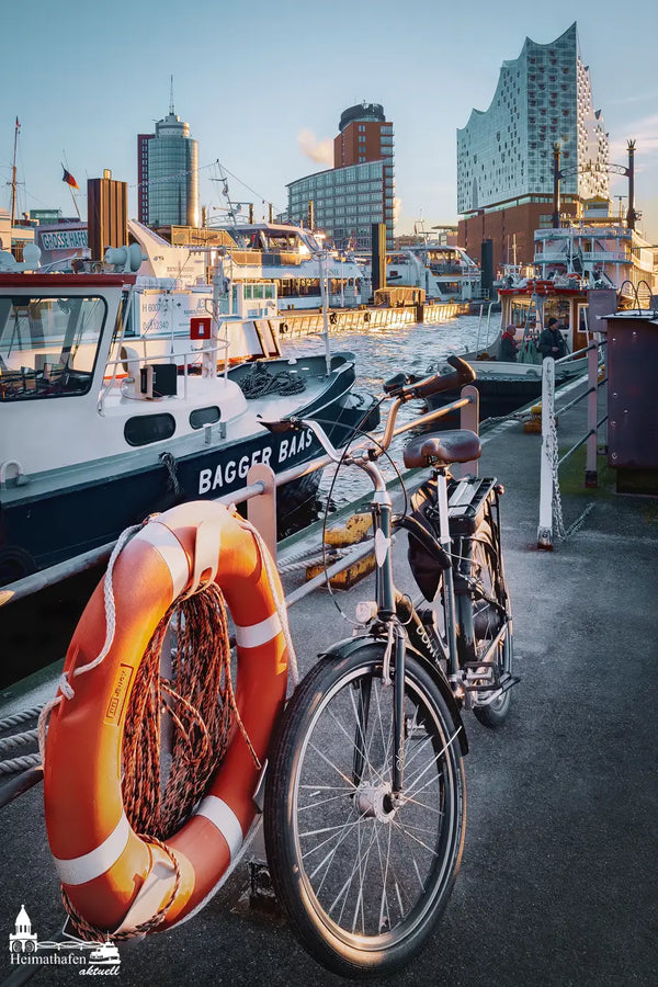 Hamburg Foto - HAF-00031 Fahrrad vor der Elbphilharmonie