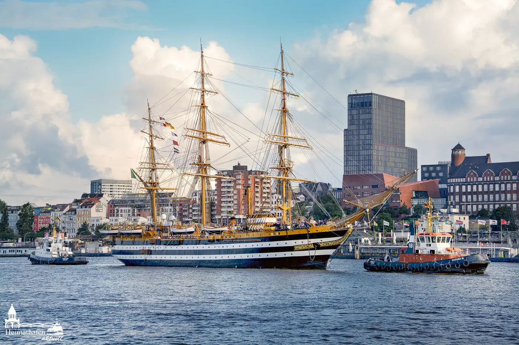 Italienisches Segelschulfschiff AMERIGO VESPUCCI und BUGSIER 18