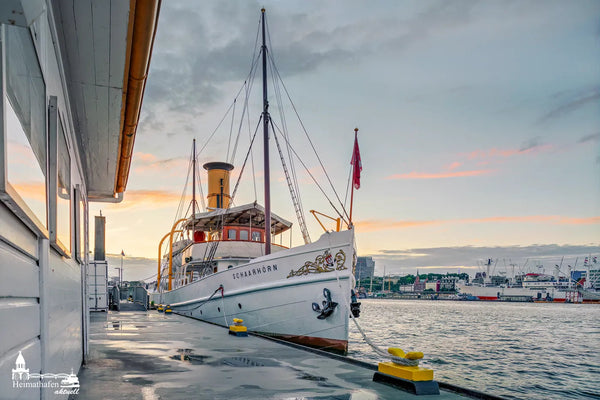 Dampfschiff SCHAARHÖRN am alten Liegeplatz neben Hafentheater